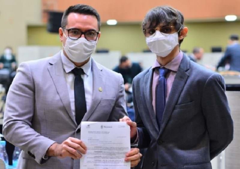 Amom e Guedes pedem suspensão de aumento do 'Cotão' na Justiça