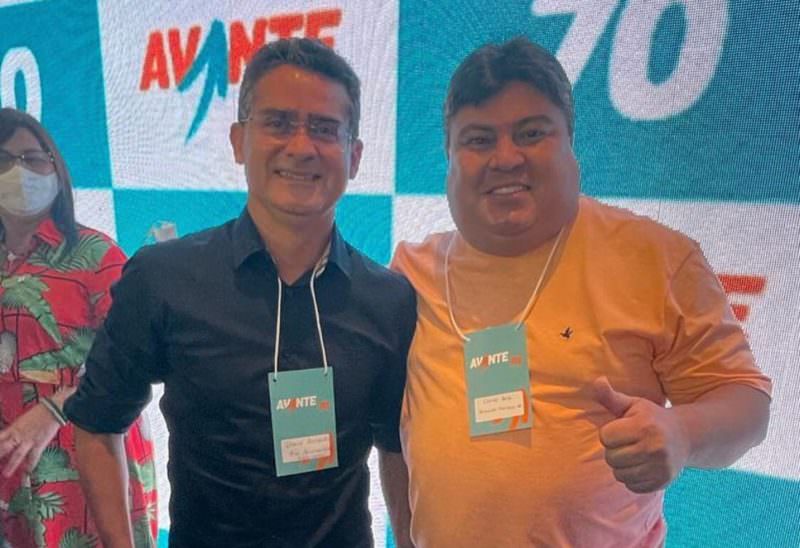 David Reis vai de Manaus a Recife para tirar selfie e elogiar David Almeida: 'os Davids do Avante'