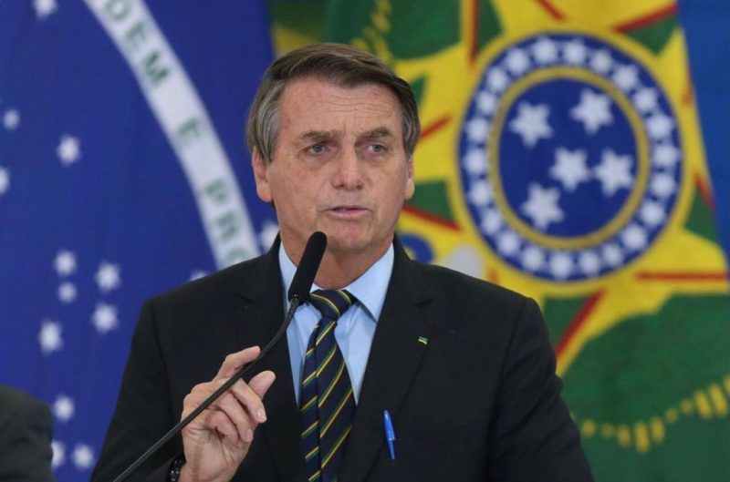 Bolsonaro critica a esquerda e diz que transformaram o Fies em 'negócio'
