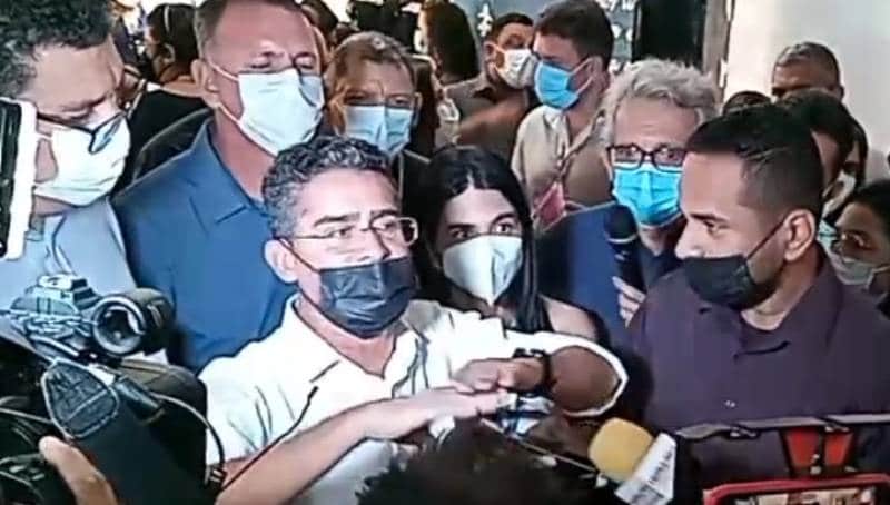Vídeo: irritado, David se nega a responder perguntas sobre fechamento do centro de testagem
