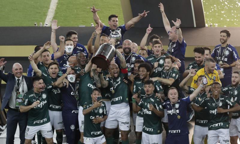 Palmeiras tem cinco casos de covid-19 no elenco em volta aos treinos