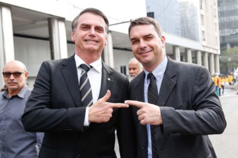 ‘Está disposto e bem-humorado’, comenta Flávio sobre Bolsonaro