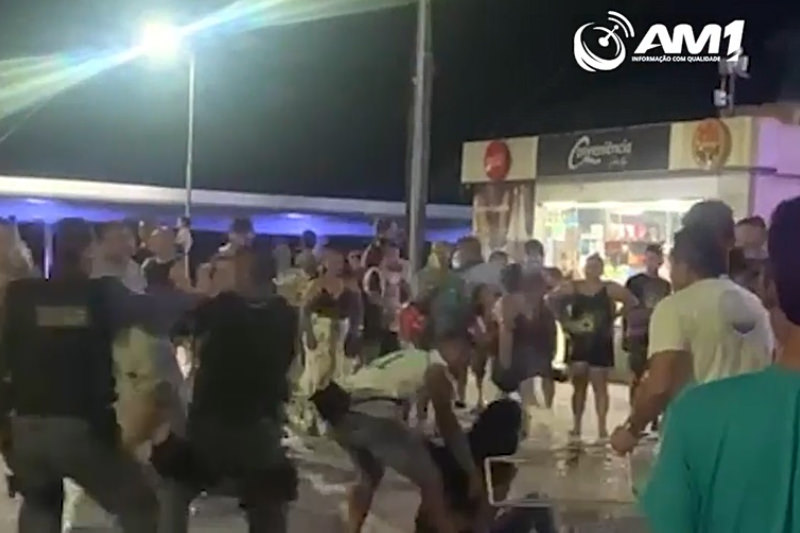 Vídeo: briga na Ponta Negra termina com espancamento de mulher trans