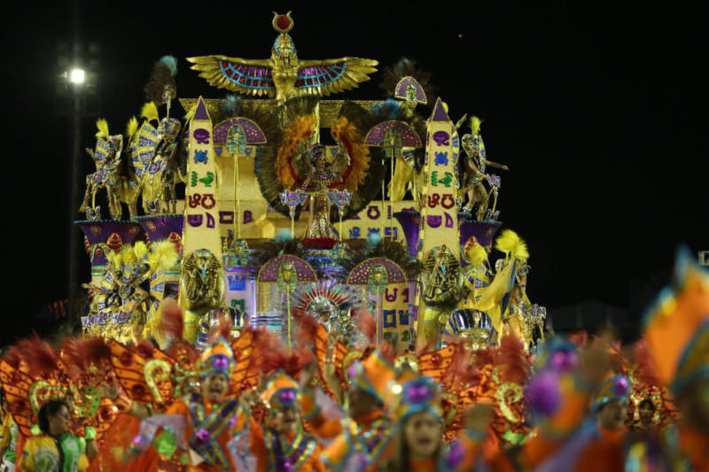 Em Manaus, escolas de samba querem Carnaval sem público