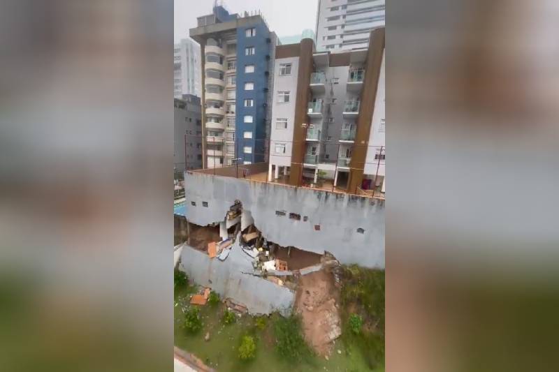 Vídeo: quadra de condomínio desaba em Belo Horizonte