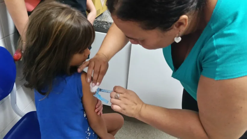 Covid: maioria em consulta pública é contra exigência de receita para vacinar crianças