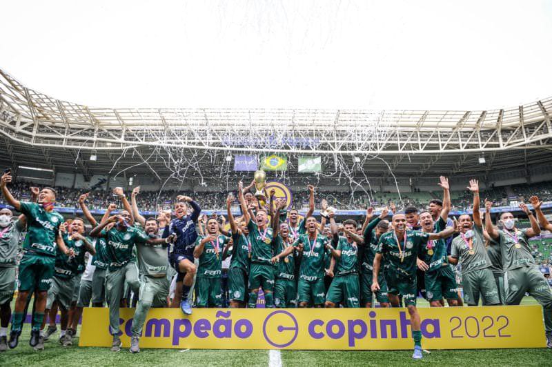 Palmeiras goleia Santos e fatura título inédito da Copinha