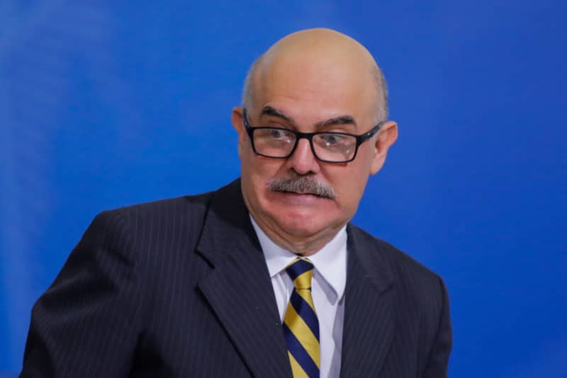PF prende ex-ministro Milton Ribeiro por ‘gabinete paralelo’ no MEC