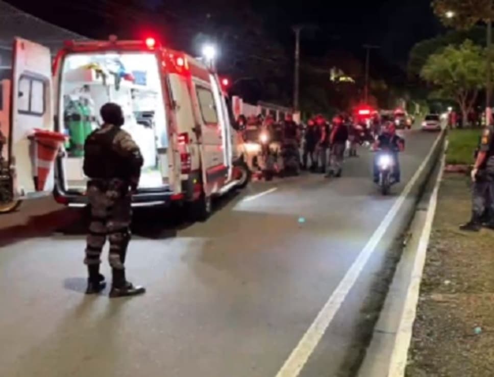 Policiais da Rocam ficam feridos após serem arremessados de moto em Manaus