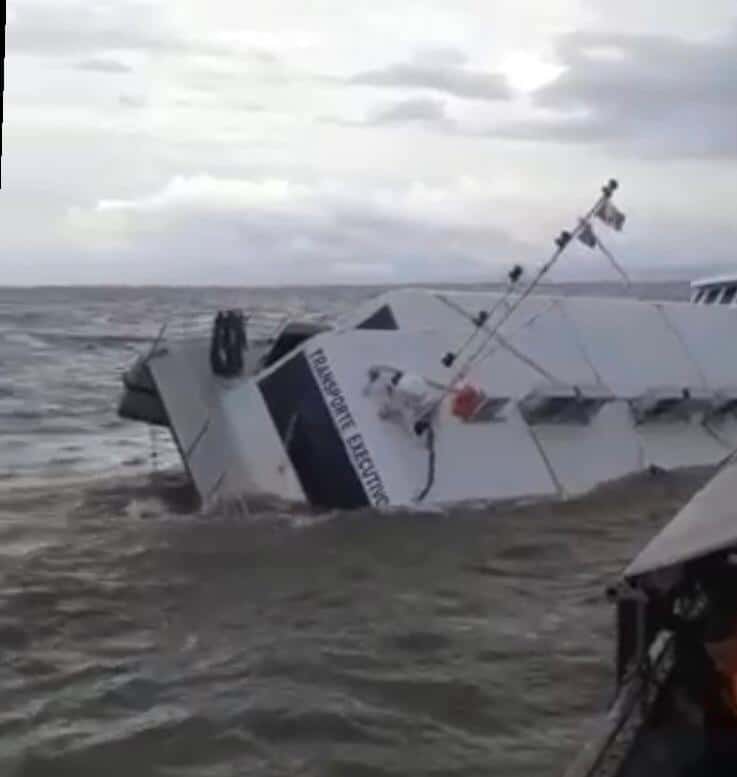 Vídeo: passageiros entram em pânico após lancha afundar no rio Amazonas