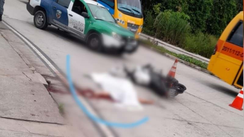 Sem capacete, mulher morre em acidente de moto em Manaus