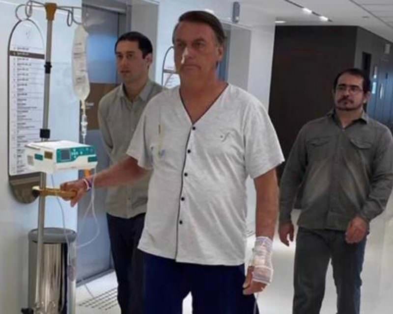 Michelle publica foto de Bolsonaro fora do leito de hospital
