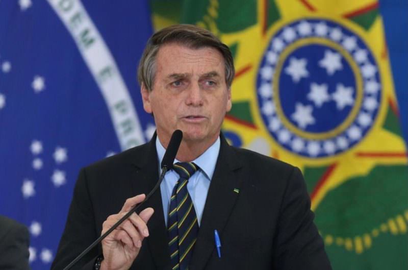 'Pretendo não ficar a vida toda aqui', diz Bolsonaro sobre presidência