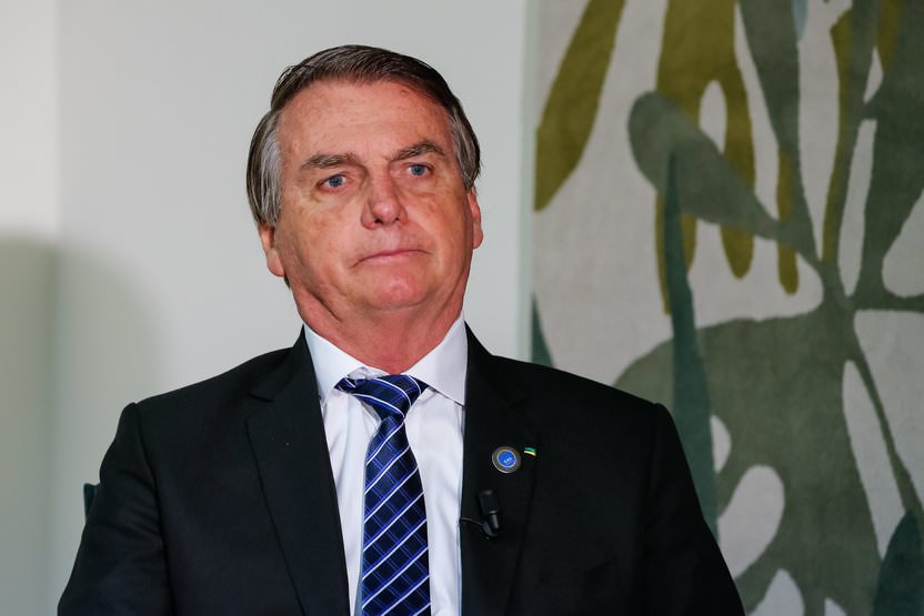 Bolsonaro afirma que PT 'mente' ao dizer que reforma trabalhista retirou direitos