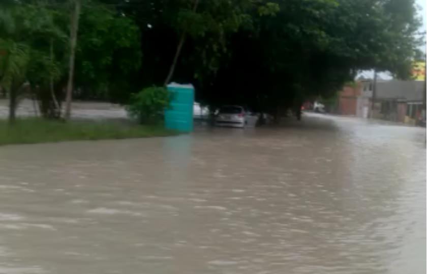Vídeo: Manaus começa semana em caos após forte chuva desta segunda-feira