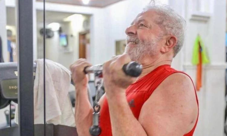 Lula surge ‘marombado’ e convoca apoiadores para as 'batalhas' de 2022
