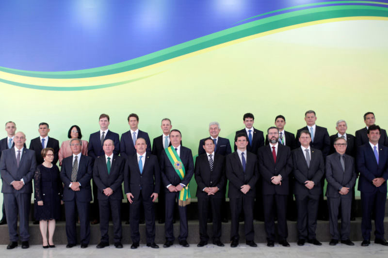Pelo menos 11 ministros de Bolsonaro podem deixar cargos para disputar as eleições