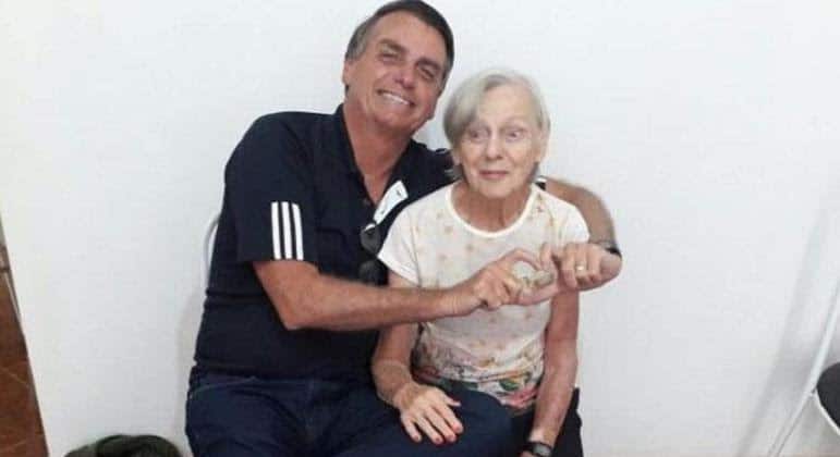 Políticos lamentam a morte da mãe de Bolsonaro