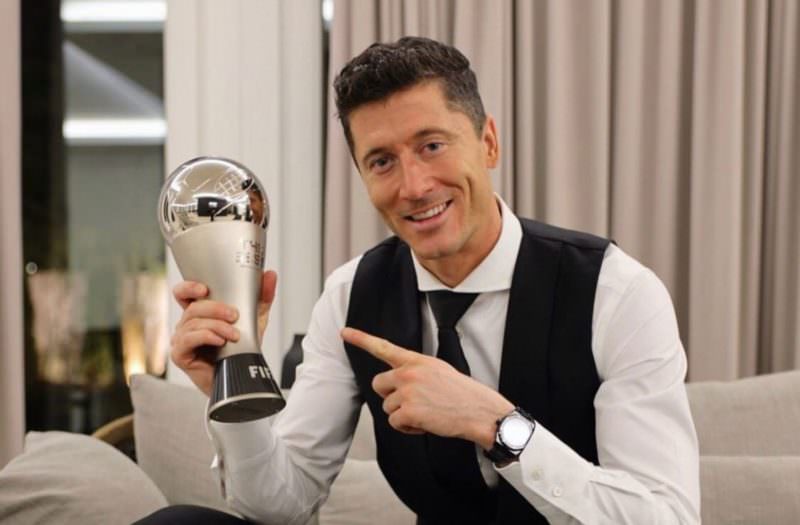 Lewandowski supera Messi e é eleito o melhor jogador do mundo