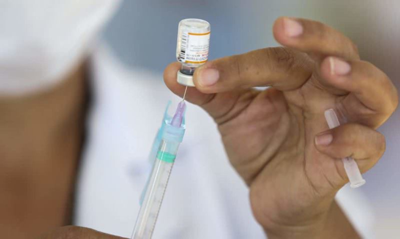 Vacina contra covid não foi causa da parada cardíaca em criança, aponta análise