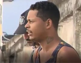 Homem chama a polícia e pede para ser preso