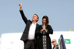 PT entra com ação contra Bolsonaro e Michelle após pronunciamento de Dia das Mães
