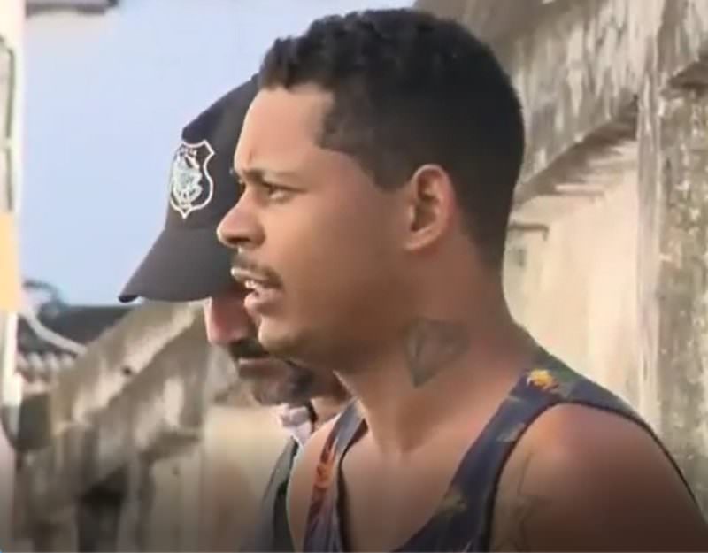 Homem chama a polícia e pede para ser preso