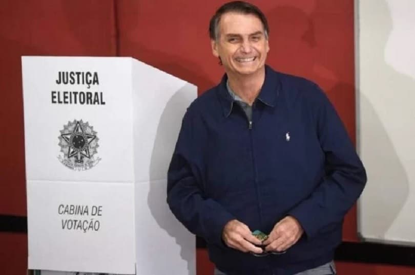 Bolsonaro volta a falar sobre urnas eletrônicas: 'dúvidas