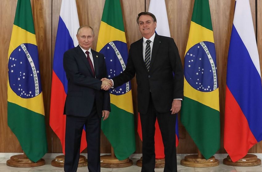 Bolsonaristas afirmam que presidente impediu invasão russa à Ucrânia