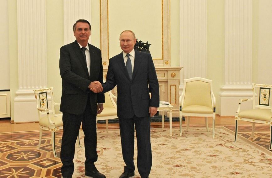 Bolsonaro reúne com Putin e diz que Brasil está disposto a colaborar em diversas áreas