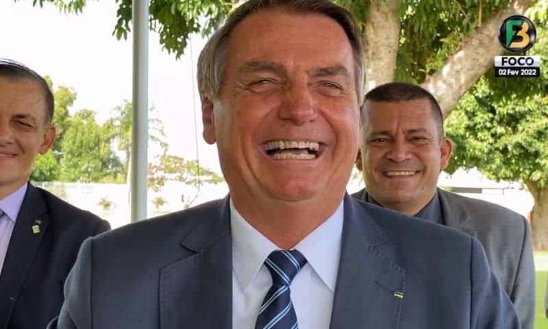 'Cuidado, a esquerda vai lançar o 'Bolsofeias', ironiza Bolsonaro