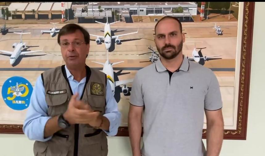 Gilson Machado e Eduardo Bolsonaro entregam aeroporto de Barcelos nesta quarta-feira