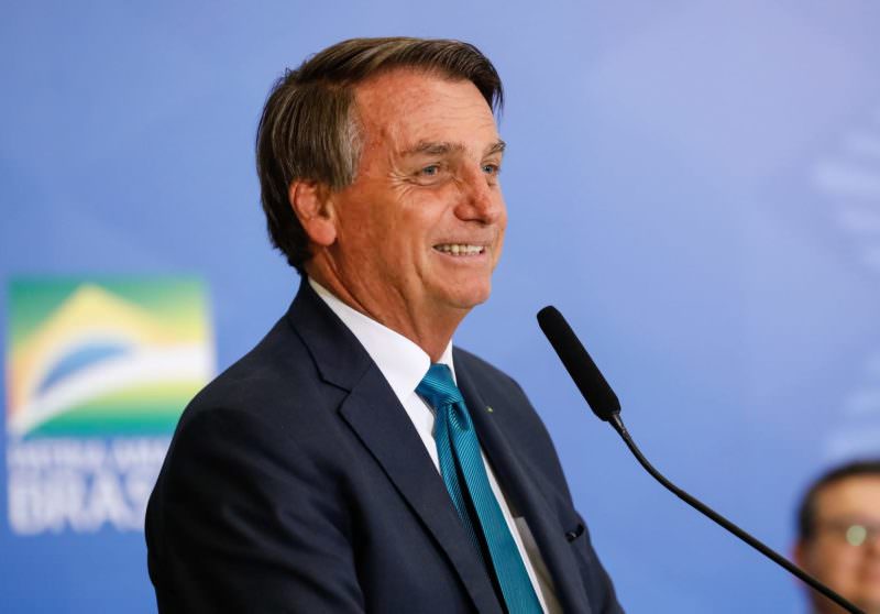 'Qual político não quer dinheiro?', questiona Bolsonaro sobre pressão por verbas