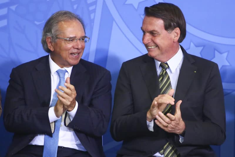 Bolsonaro diz que ‘casamento’ com Guedes é indissolúvel: ‘não existe divórcio, tá?’