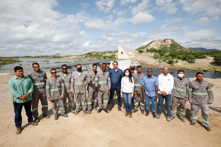 Bolsonaro visita barragem que vai beneficiar mais de 300 mil pessoas no Rio Grande do Norte