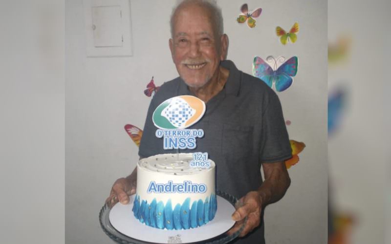 Idoso comemora aniversário de 121 anos: 'O terror do INSS'