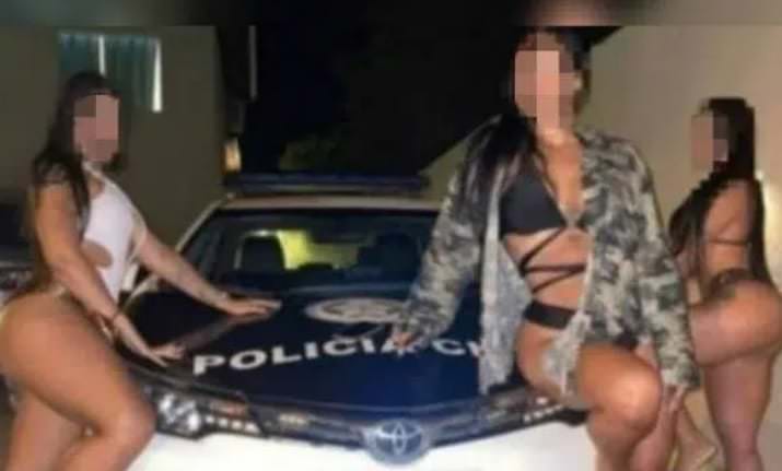 Polêmica: mulheres posam de biquíni em viatura da Polícia Civil