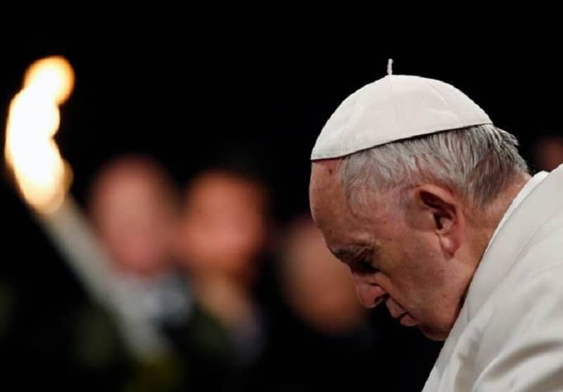 Papa visita embaixada russa e expressa preocupação com conflitos
