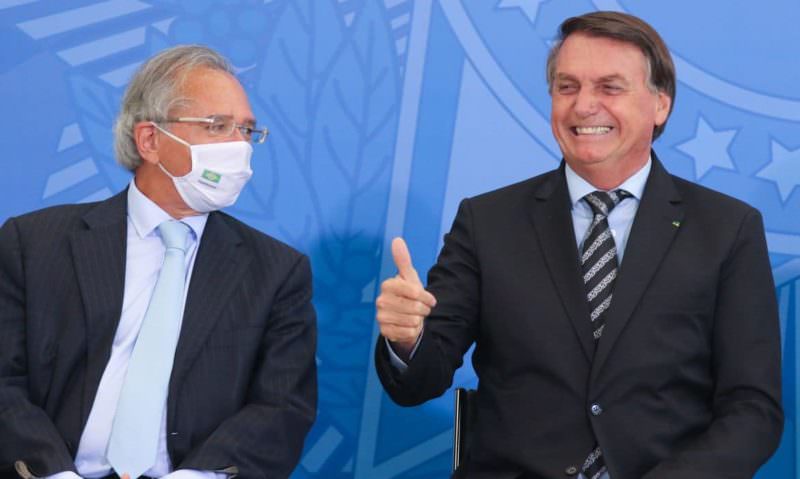 ‘Quem tirou teu emprego não fui eu’, diz Bolsonaro a homem desempregado na rua