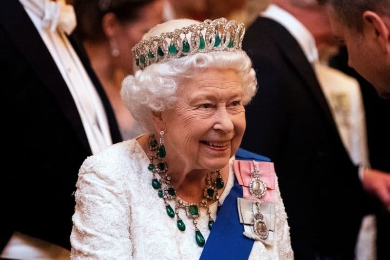 Rainha Elizabeth II testa positivo para covid-19