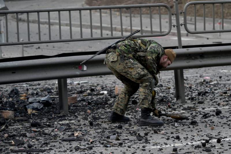 Putin ataca centro de Kiev e enfrenta resistência de forças da Ucrânia