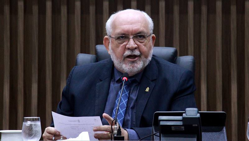 Wallace Oliveira exige máscara dos jornalistas na CMM, mas ignora aglomerações dos políticos na Casa