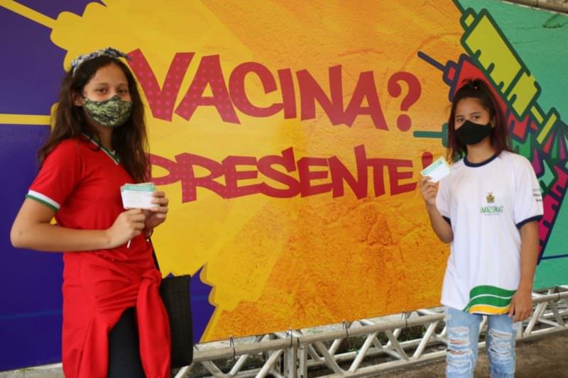 crianças de 5 a 11 anos recebem vacinação