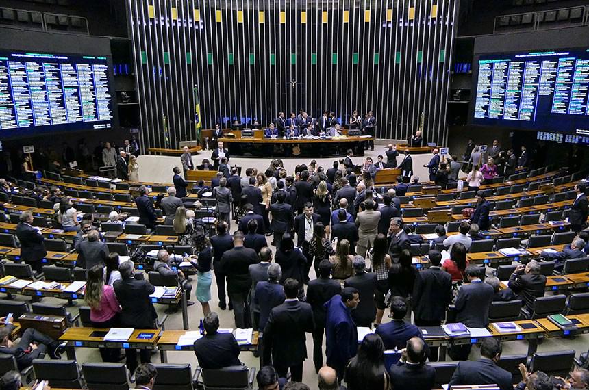 Câmara aprova texto-base de projeto que legaliza jogos