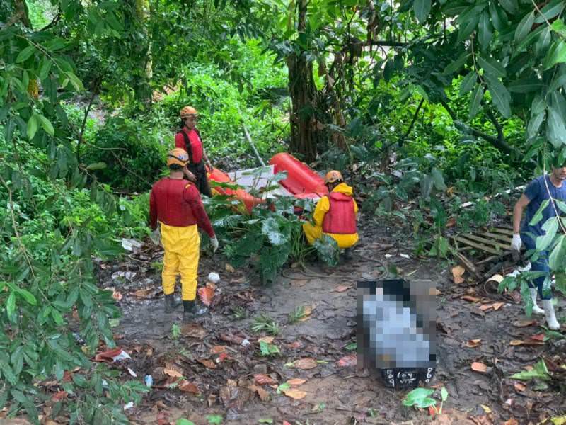 Vendedor encontra corpo preso em galhos no igarapé do Parque Dez