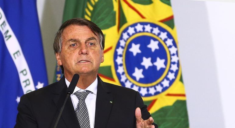 'Me enchem o saco para tomar a vacina, deixa eu morrer', dispara Bolsonaro em discurso