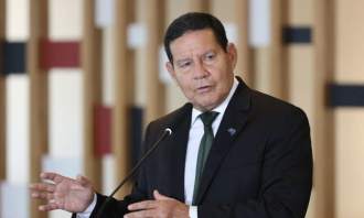 Mourão rebate críticas e nega apoio ao PT: 'governo catastrófico'