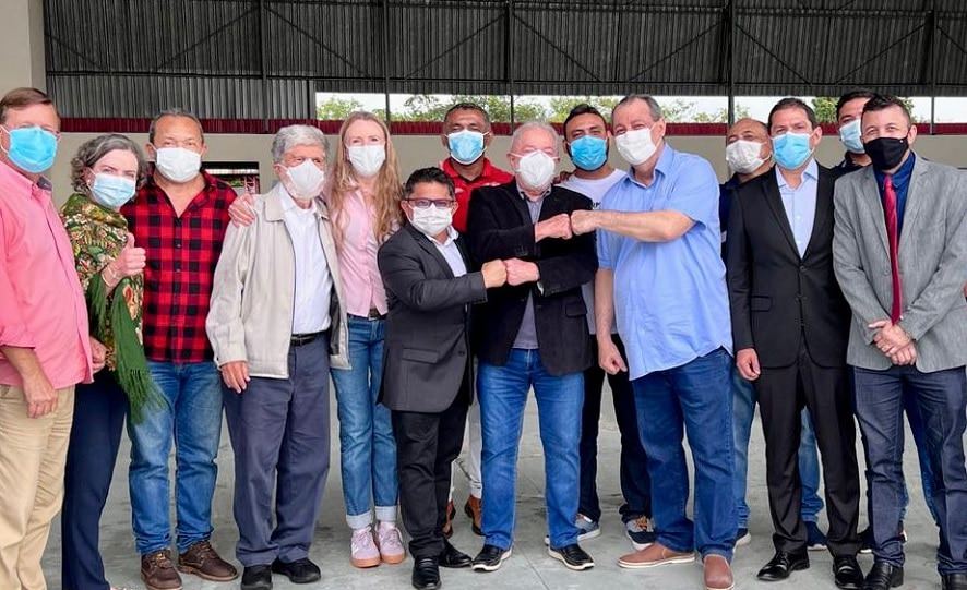 Omar, Ramos, Zé Ricardo e Sinésio recebem Lula em reunião com lideranças em Manaus