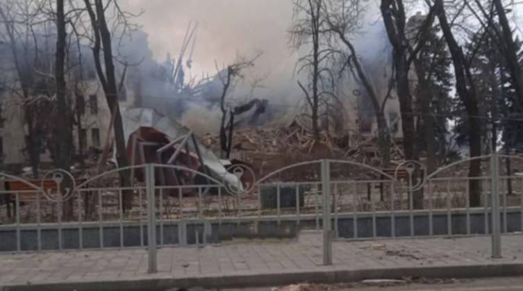 Ataque a teatro ucraniano pode ter matado mais de 300 pessoas