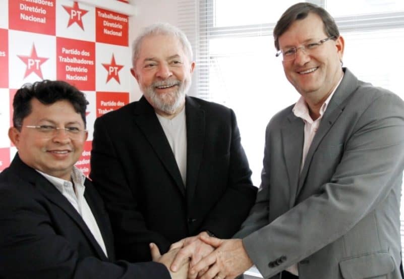 Em passagem 'relâmpago' por Manaus, Lula se encontra com cúpula do PT